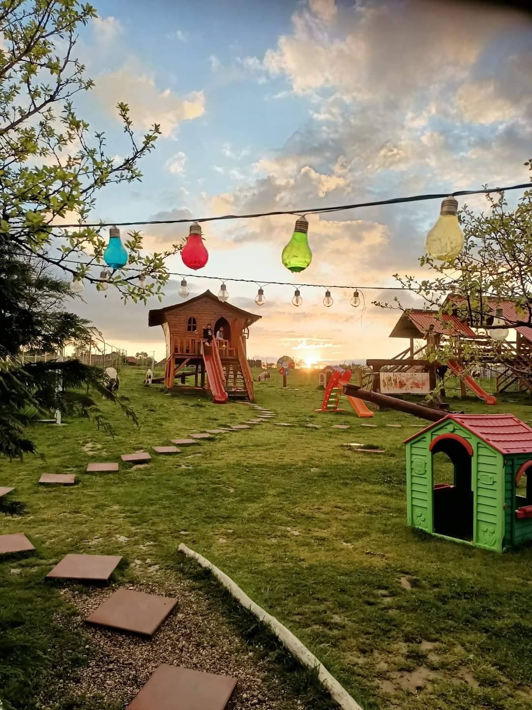 Ograda Veseliei Ferma Animalelor